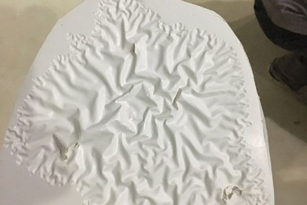 胶衣起皱原因及解决办法（胶衣橘皮皱起的问题来源）