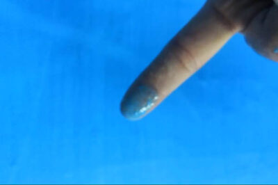 胶衣掉色——局部有颜料析出