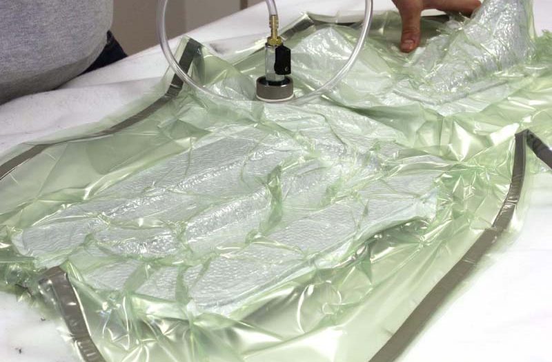 产品被正确打袋后，再抽至完全真空。相当多的褶皱表明两个产品都有充足的真空袋。