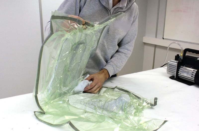 如果真空袋中同时放置多个产品，请将它们折叠起来…