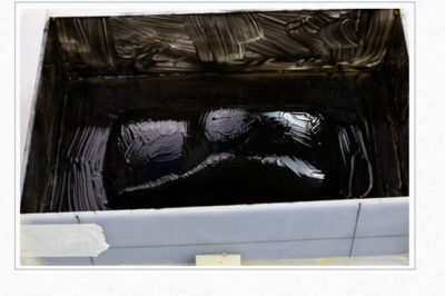 胶衣可以用滚筒或刷子涂刷在模具上吗？我没有喷涂的工具和设备