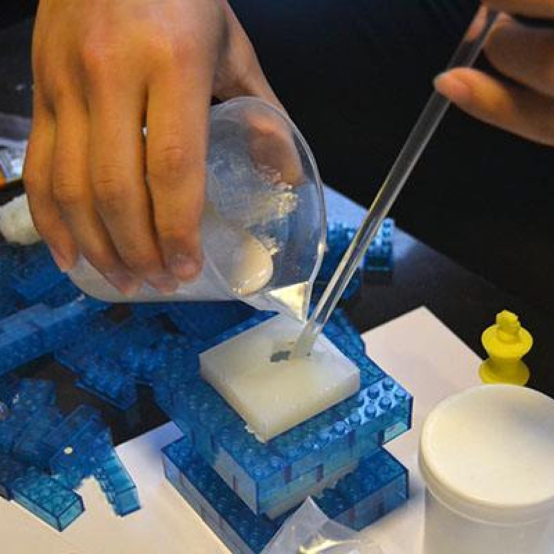 硅胶可以通过添加颜料来着色吗？浇注后，硅胶会硬化吗？