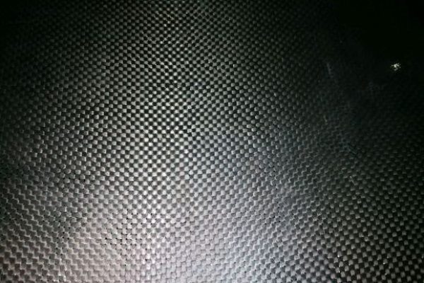 为什么不管手糊还是抽真空，碳纤维表面都有气孔？