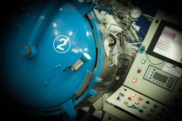 如何选择真空袋/固化炉和热压罐预浸料工艺？