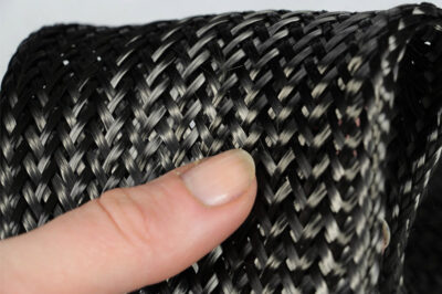 碳纤维比金属还要贵吗？