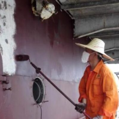 聚氨酯胶用于船舶修理。