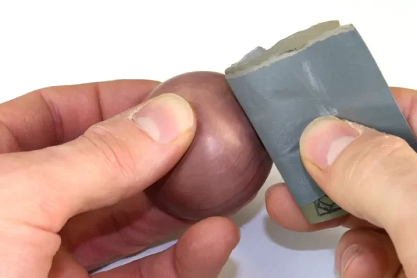 树脂中混合多少铜粉会有金属色泽？