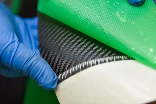 如何监控复合材料？