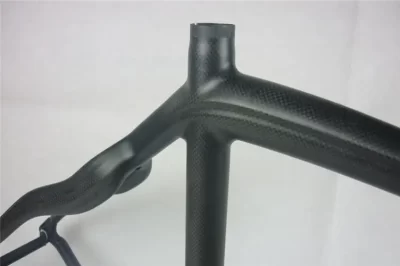 斜纹碳纤维管是否比UD碳纤维管更坚固或更硬？