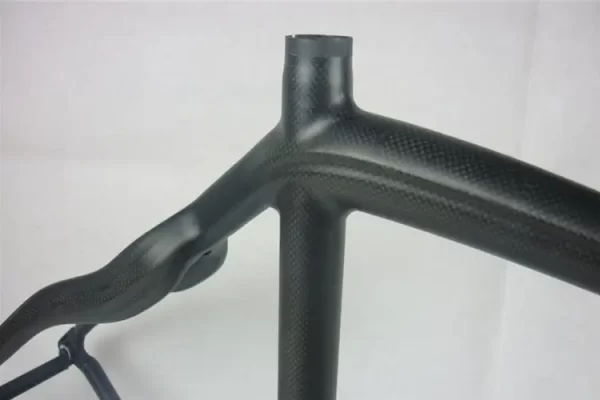 斜纹碳纤维管是否比UD碳纤维管更坚固或更硬？