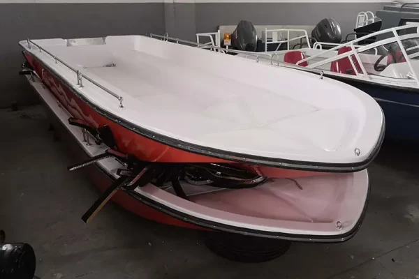 如何DIY玻璃纤维船修复