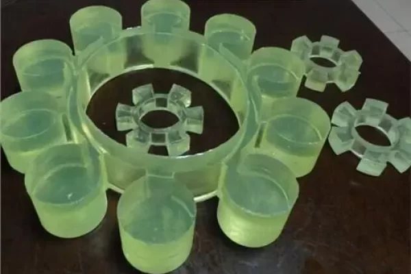 在倾倒之前对聚氨酯橡胶进行真空抽泡有什么好处？