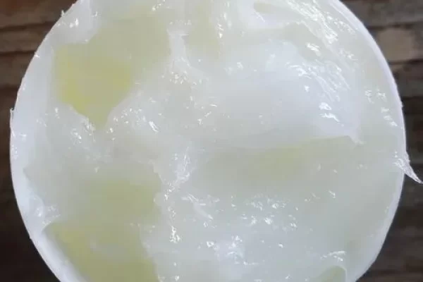 如何防止树脂粘在模具上？