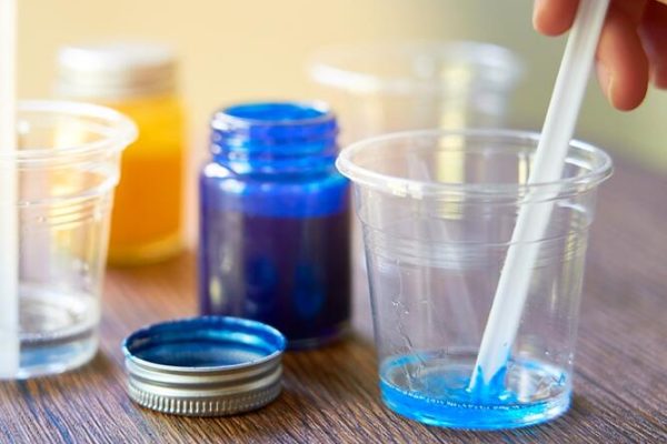 如何在没有热风枪的情况下从树脂中取出气泡？