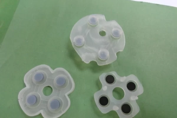 为什么我的橡胶模具表面有气泡？