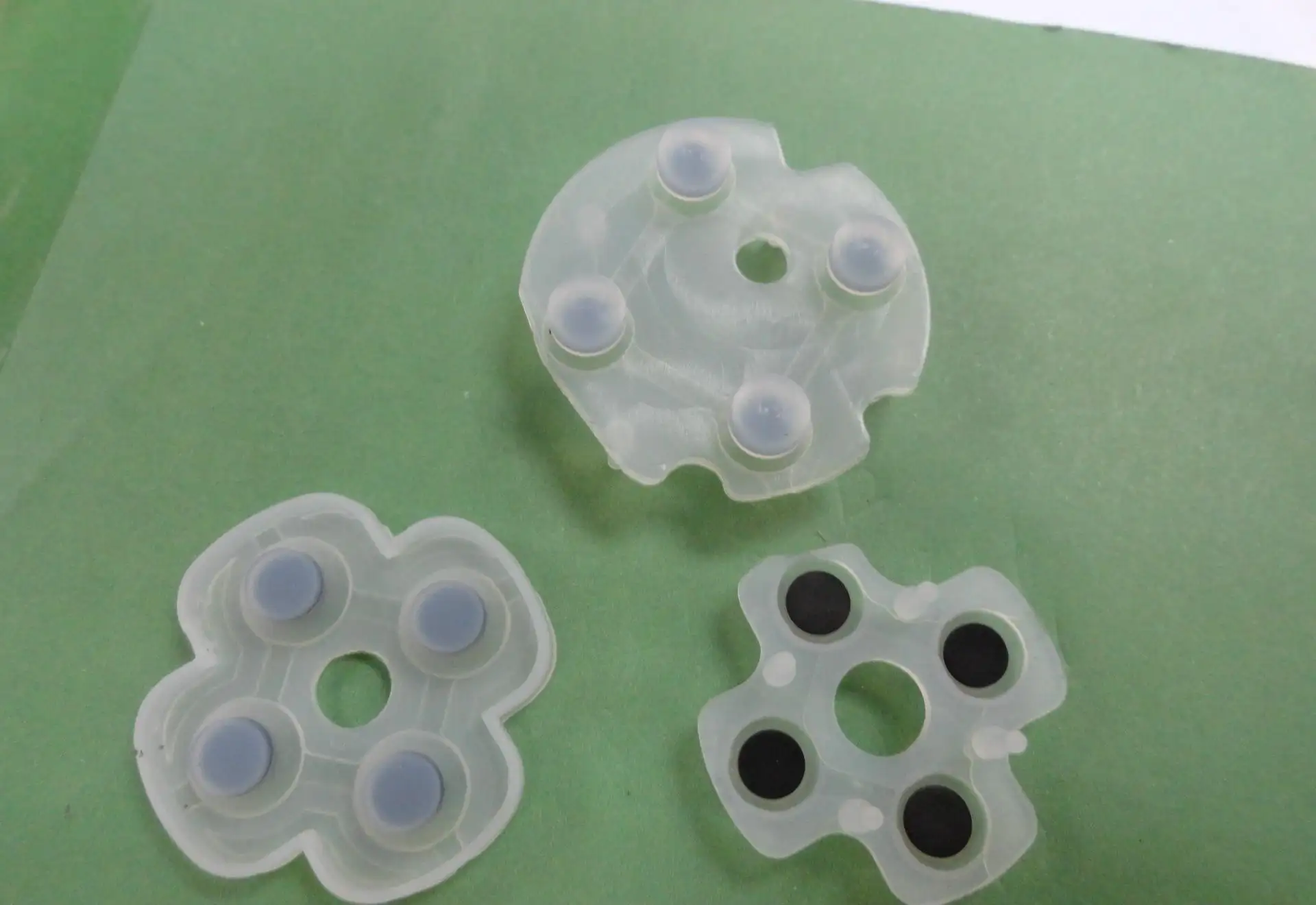 为什么我的橡胶模具表面有气泡？