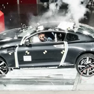 碳纤维在碰撞中会发生什么？