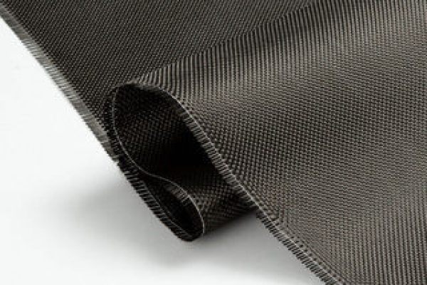 钛比碳纤维强吗？