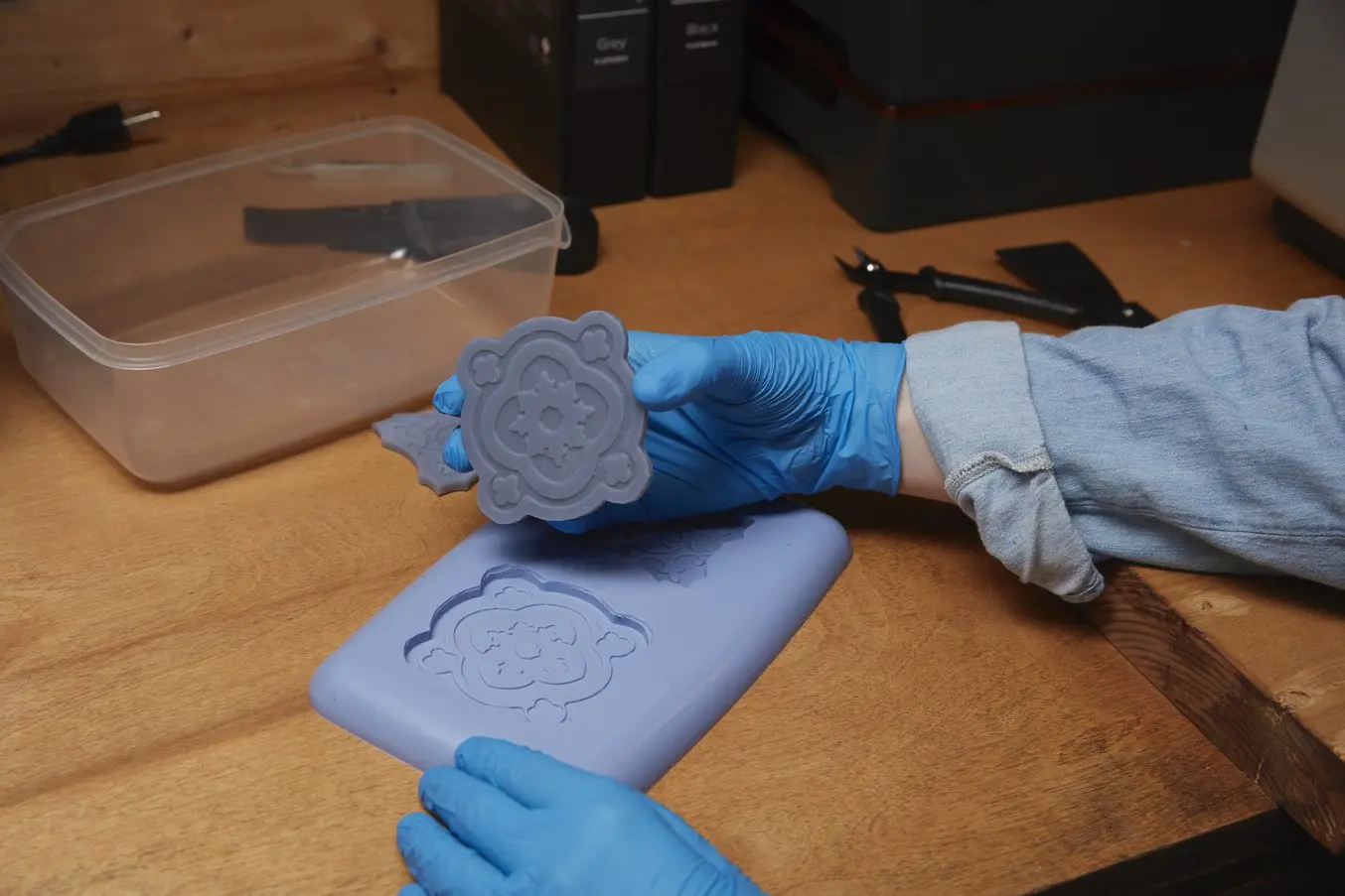 如何制作硅胶模具：实用硅橡胶模具全面指南