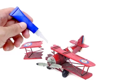 什么是氰基丙烯酸酯（强力胶），它是如何工作的？