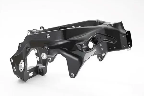 凯夫拉比碳纤维轻吗？