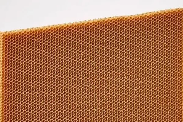 减轻复合材料零件的重量