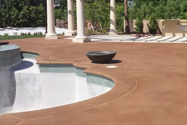 泳池甲板的常见问题以及我们如何解决这些问题