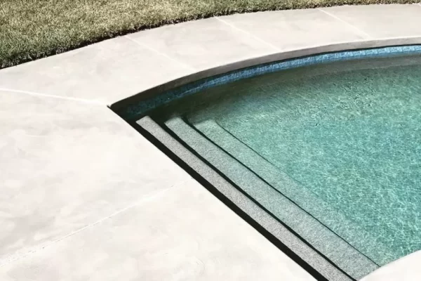 选择泳池甲板涂料时要考虑的 5 件事