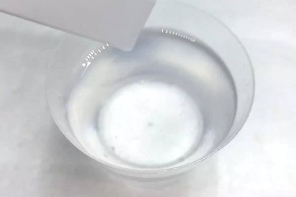 在使用树脂之前应该让树脂静置吗？