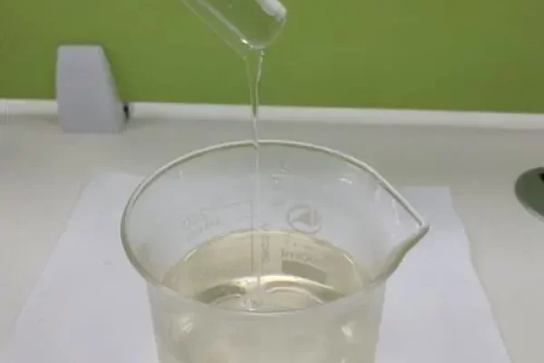 能将金属粉末混合到聚氨酯树脂中以产生冷铸金属饰面？