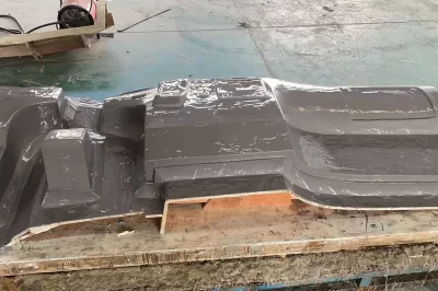 如何在不抛光情况下去除玻璃钢表面的蜡雾状？