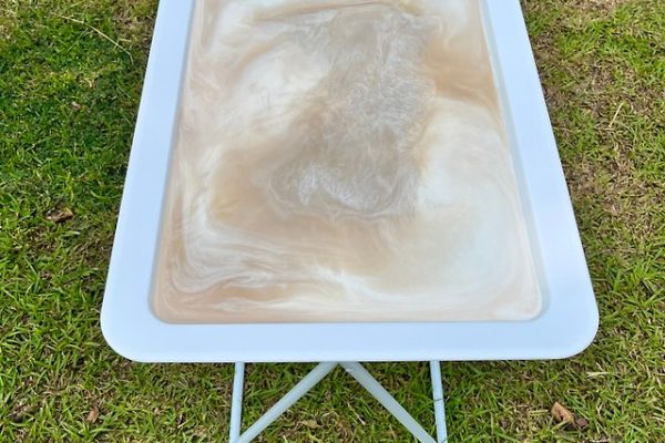 我可以给河桌的模具打蜡吗？