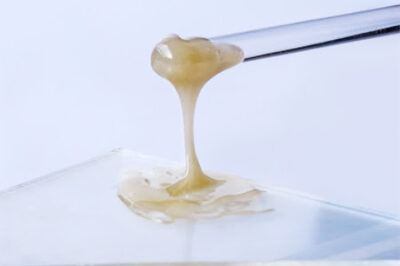 为什么我的环氧树脂看起来是白色的还是多云的？