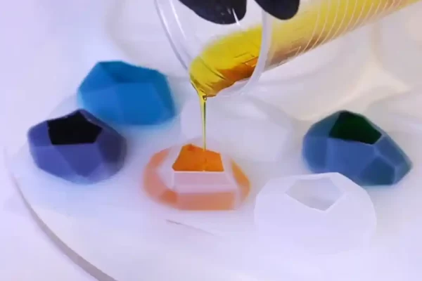 环氧树脂符合食品安全吗？我想在砧板使用它？