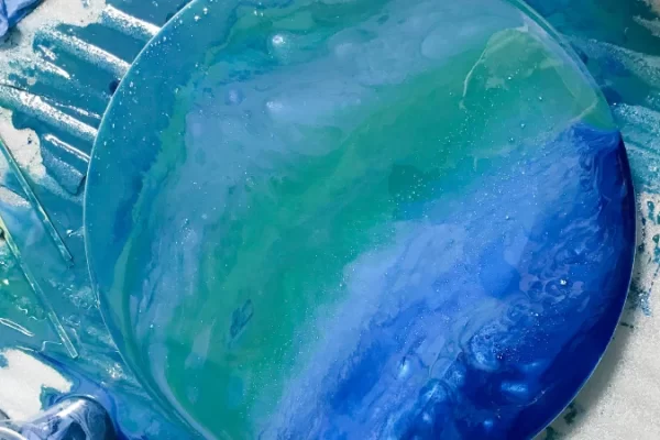 当用刷子涂抹时，脱模剂会导致胶衣“鱼眼”吗？