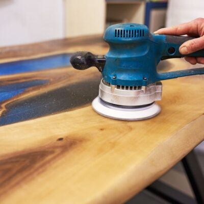 如何打磨环氧树脂和木桌？