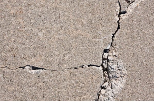 环氧地坪会碎裂或开裂吗？