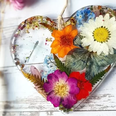 环氧树脂铸造教程：在环氧树脂中嵌入花朵