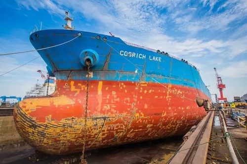 如何确保您的船甲板油漆比第一次航行更持久