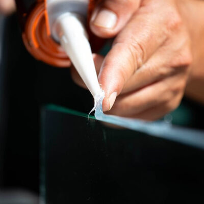 关于如何粘合有机玻璃的提示和技巧