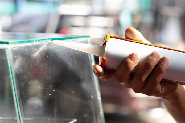 用丙烯酸硅胶粘合有机玻璃