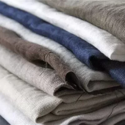 从衣服和织物上去除强力胶？