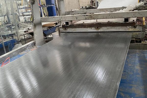 玻璃钢机制平板比手糊好在哪？