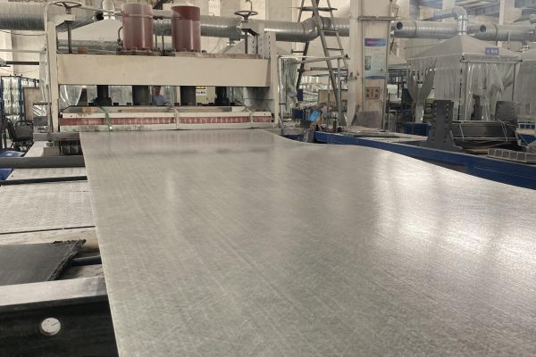 批量玻璃钢板材如何成型制造的？