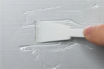 如何去除胶粘剂？