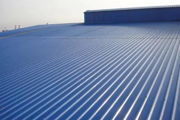 如何修复玻璃纤维波纹屋顶上的孔？