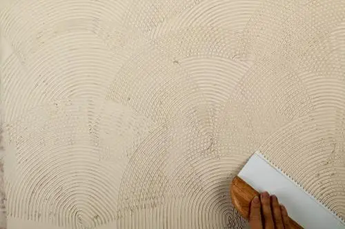 如何修补有纹理的石膏墙？