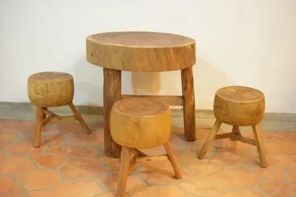 如何去除节松镶板上的清漆？