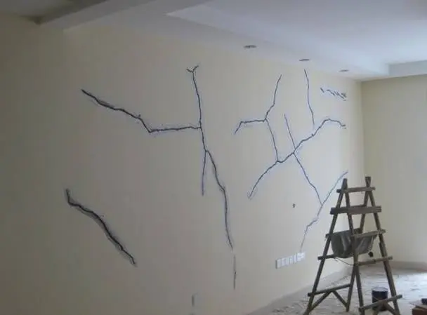如何清除墙上的白色腻子？