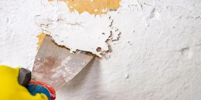 如何修复新粉刷墙壁上的水滴？